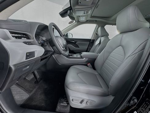 New 2026 Toyota Highlander XLE image 11
