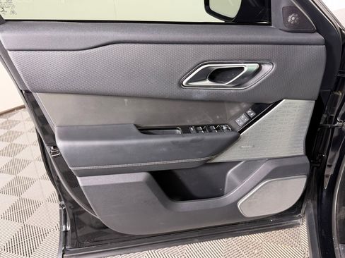 Used 2020 Land Rover Range Rover Velar S image 12