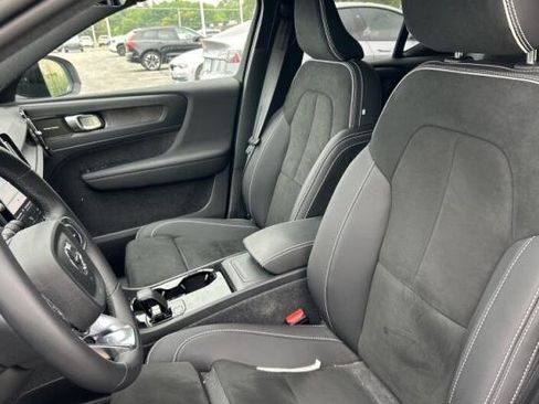 Used 2023 Volvo XC40 Recharge Ultimate w/ Protection Package Premier AWD/4WD image 8