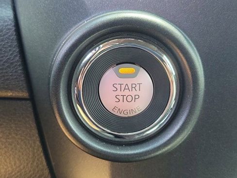 Used 2024 Nissan Titan SV w/ SV Convenience Package RWD image 25