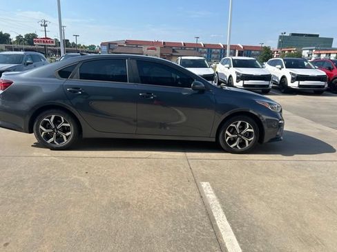 Used 2020 Kia Forte LXS FWD image 4