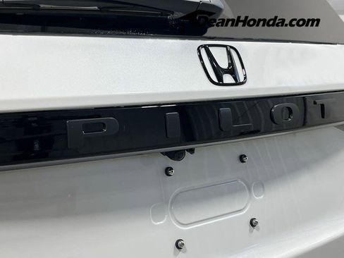 New 2026 Honda Pilot Touring image 7