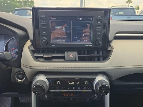 Used 2021 Toyota RAV4 XLE w/ Convenience Package FWD image 16