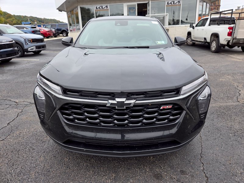 Used 2024 Chevrolet Trax RS w/ Driver Confidence Package FWD image 2