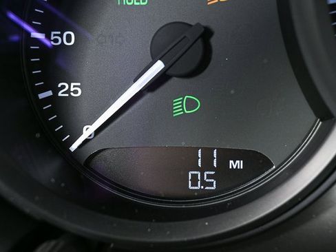 New 2026 Porsche Macan image 9