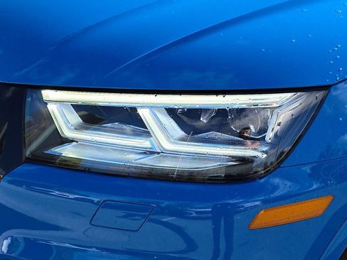 Used 2020 Audi Q5 e Premium Plus w/ Premium Plus Package image 36