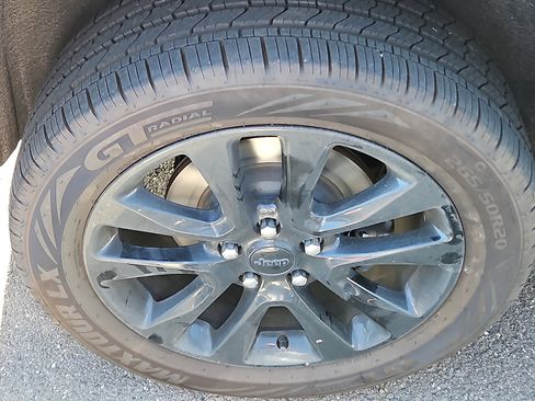 Used 2019 Jeep Grand Cherokee Altitude AWD/4WD image 11