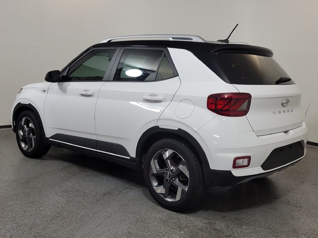 Used 2025 Hyundai Venue Limited FWD image 5