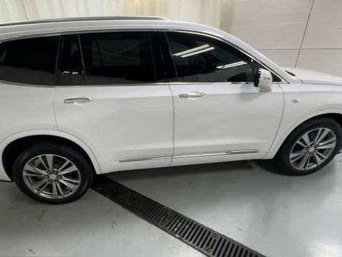 Certified 2025 Cadillac XT6 Premium Luxury AWD/4WD image 9