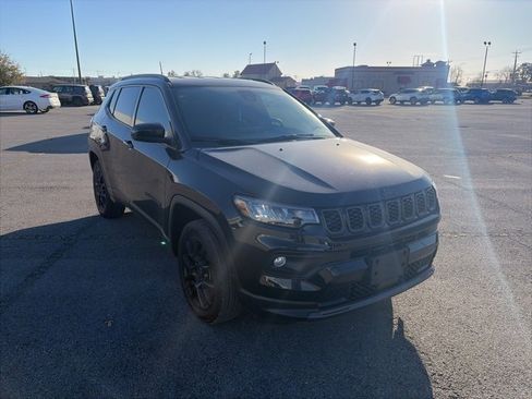 Used 2025 Jeep Compass Latitude w/ Altitude Special Edition image 8