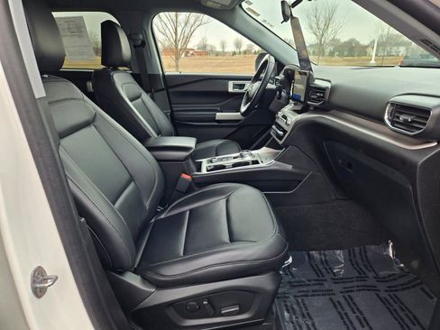 Certified 2023 Ford Explorer XLT w/ Equipment Group 202A image 7