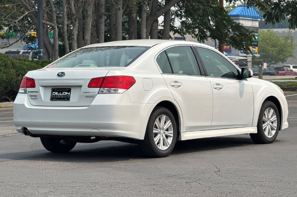 Used 2011 Subaru Legacy 2.5i Premium w/ All-Weather Pkg AWD/4WD image 4