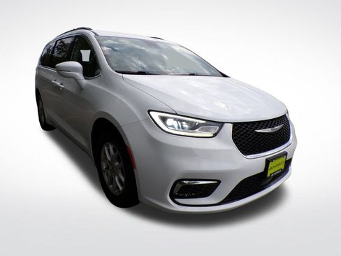 Used 2022 Chrysler Pacifica Touring-L FWD image 9