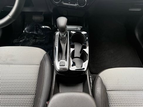 Used 2025 Chevrolet Trax LT w/ LT Convenience Package image 10