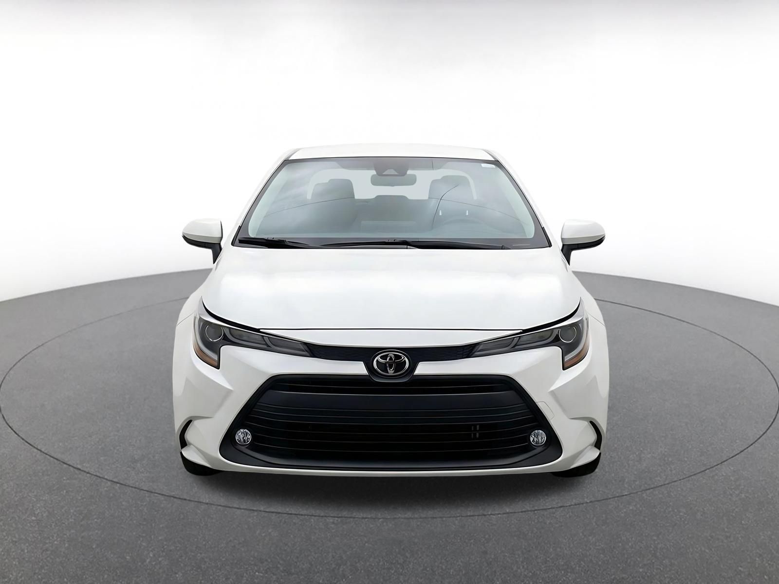 Used 2025 Toyota Corolla LE FWD image 2