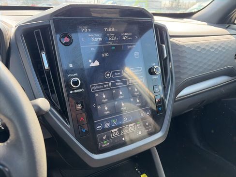 Used 2025 Subaru Forester Premium image 8