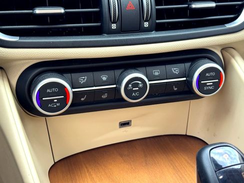 Used 2018 Alfa Romeo Giulia Ti w/ Quick Order Package 22Z Lusso image 30