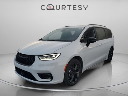 New 2026 Chrysler Pacifica Limited w/ S Appearance Package