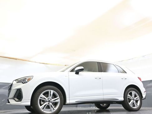 Used 2024 Audi Q3 2.0T Premium w/ Convenience Package image 30
