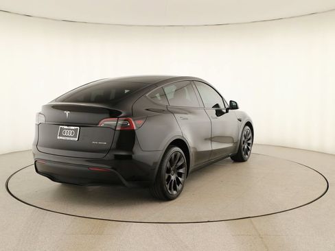 Used 2023 Tesla Model Y Long Range AWD/4WD image 6