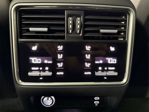 Certified 2022 Porsche Cayenne w/ Premium Package Plus image 14