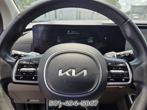 Used 2025 Kia Carnival FWD image 23