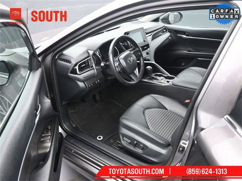 Used 2024 Toyota Camry SE image 9