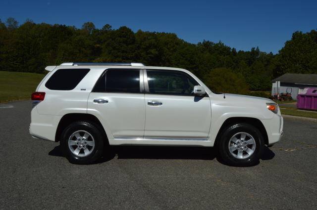 Used 2011 Toyota 4Runner SR5 AWD/4WD image 4