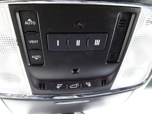 Used 2022 Jeep Grand Cherokee Laredo X image 30