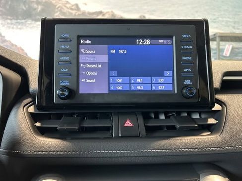 Used 2019 Toyota RAV4 LE image 77