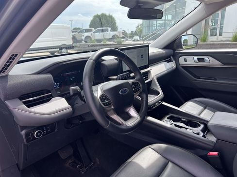 Used 2025 Ford Explorer Active w/ Active Comfort Package AWD/4WD image 9