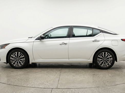 Used 2025 Nissan Altima 2.5 SV image 5