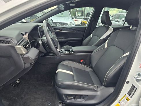 Used 2025 Toyota Camry SE image 13