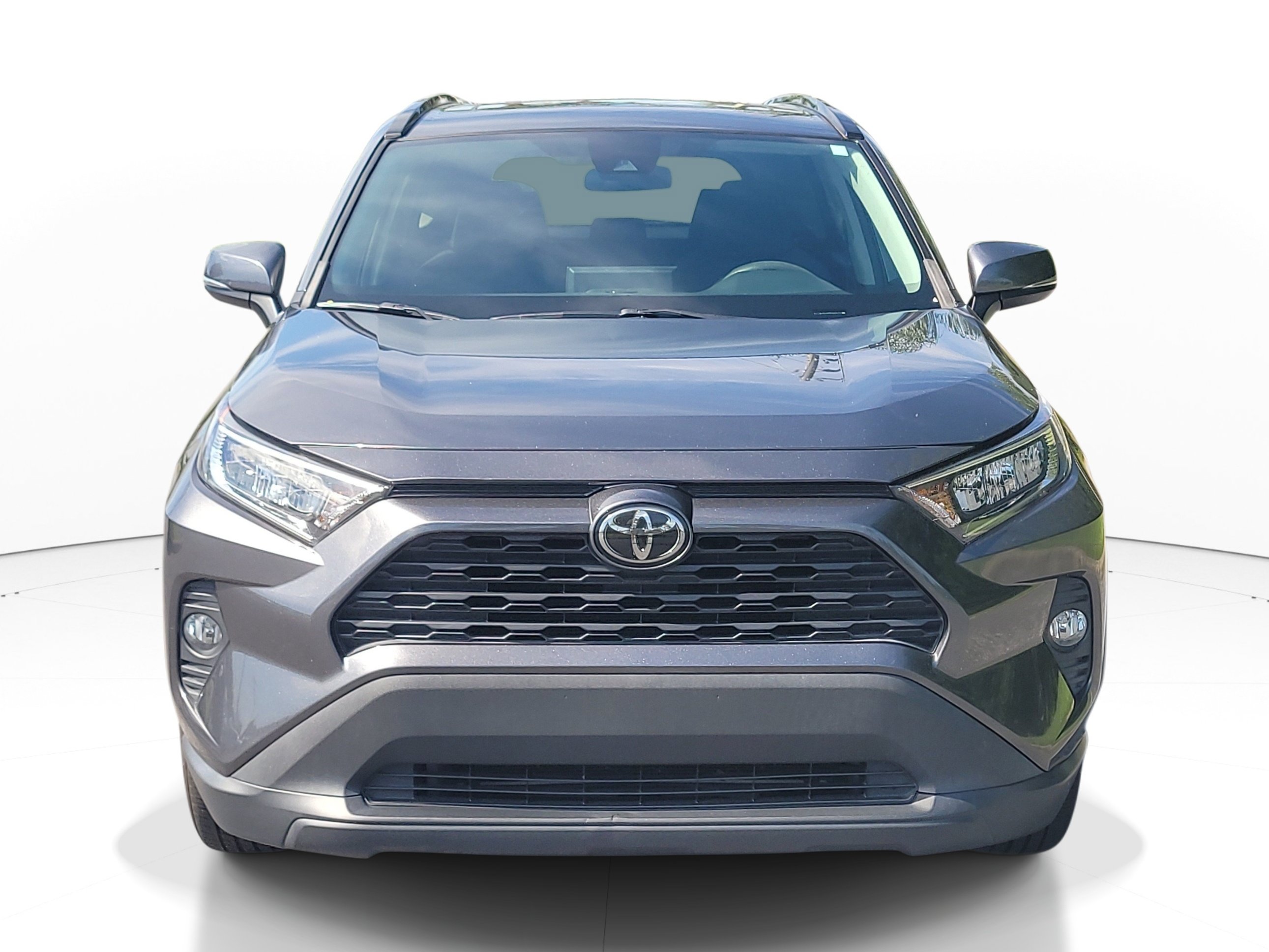 Used 2021 Toyota RAV4 XLE w/ Convenience Package FWD image 2