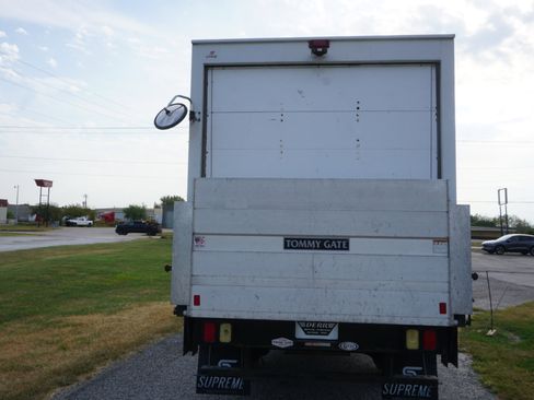 Used 2019 Chevrolet Express 3500 image 11