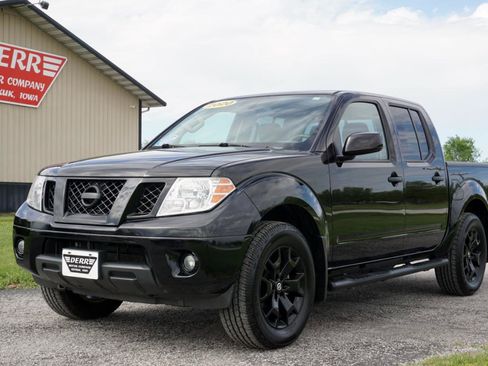 Used 2020 Nissan Frontier SV w/ Midnight Edition Floor Mats AWD/4WD image 2