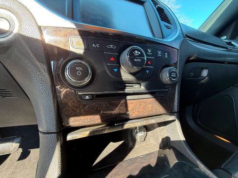 Used 2014 Chrysler 300 C RWD image 21