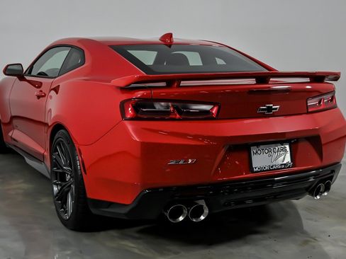 Used 2018 Chevrolet Camaro ZL1 RWD image 10