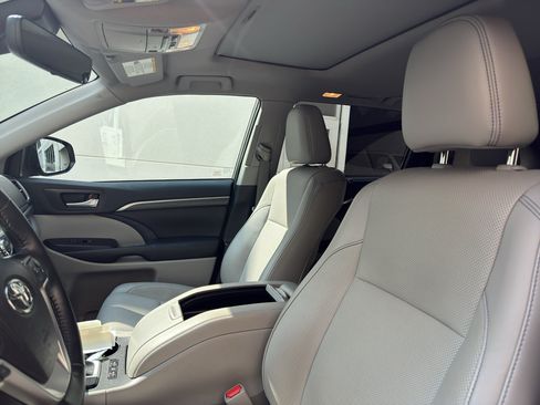 Used 2019 Toyota Highlander Limited AWD/4WD image 7