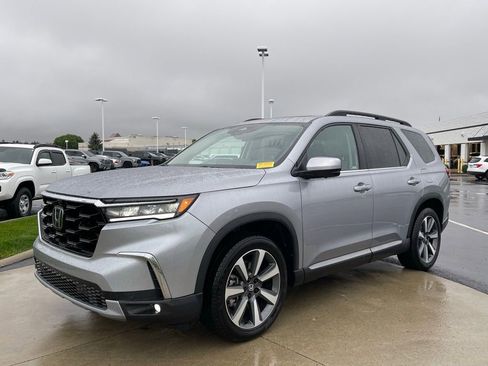 Used 2025 Honda Pilot Elite image 3