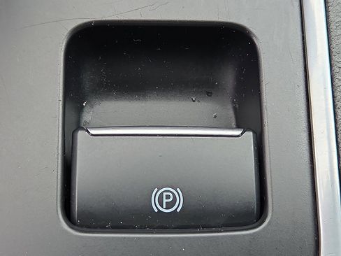 Used 2018 Ford Escape SE image 18