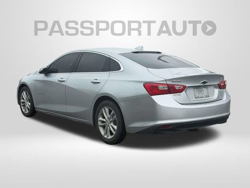 Used 2018 Chevrolet Malibu LT FWD image 2