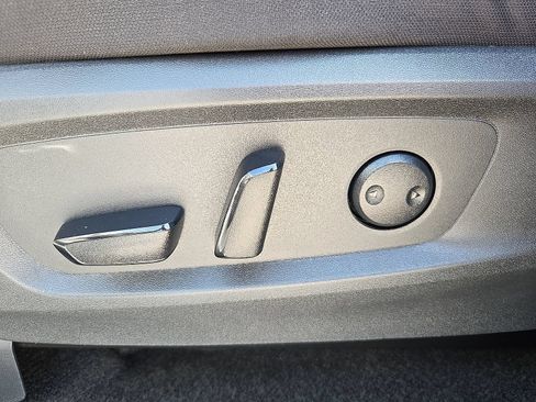 Used 2025 Nissan Pathfinder SV FWD image 16