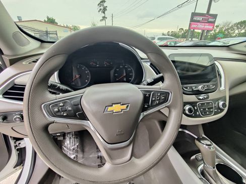 Used 2020 Chevrolet Malibu LT FWD image 15