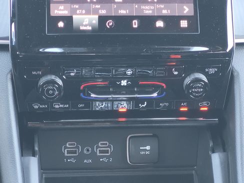 New 2025 Jeep Grand Cherokee L Altitude image 17