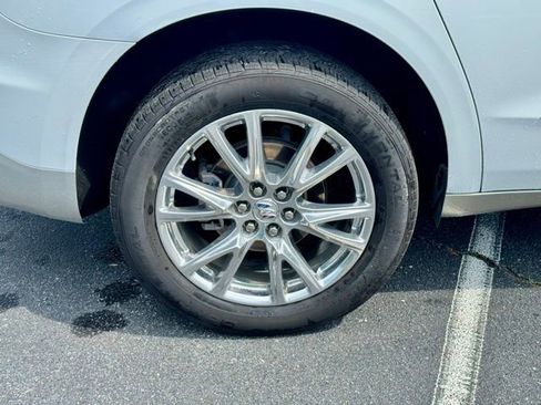 Used 2024 Buick Enclave Premium w/ Experience Buick Package FWD image 31
