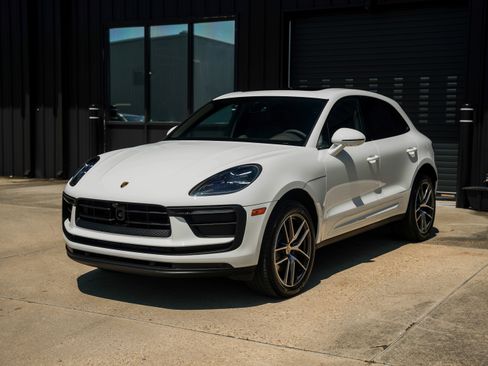 New 2026 Porsche Macan image 8