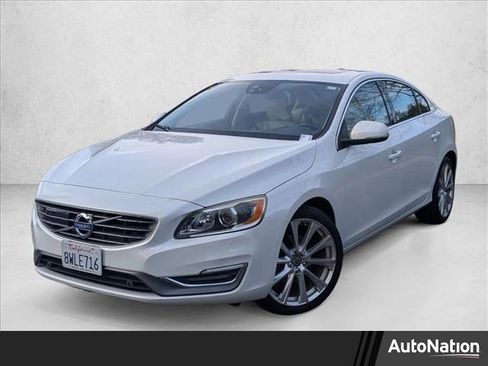 Used 2017 Volvo S60 T5 Inscription Platinum image 1