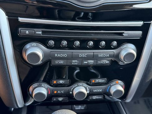Used 2018 Nissan Pathfinder S FWD image 24