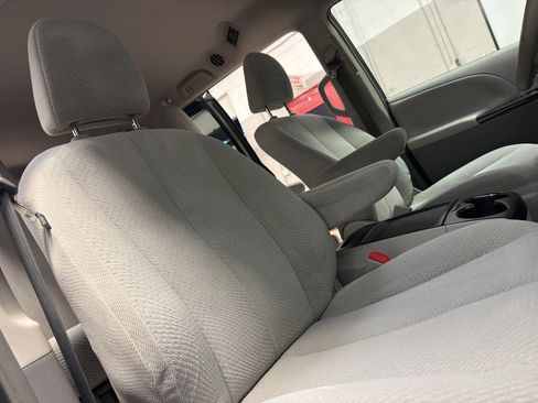 Used 2014 Toyota Sienna LE image 21